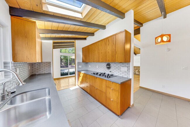 Building Photo - 16439 Kingsbury St