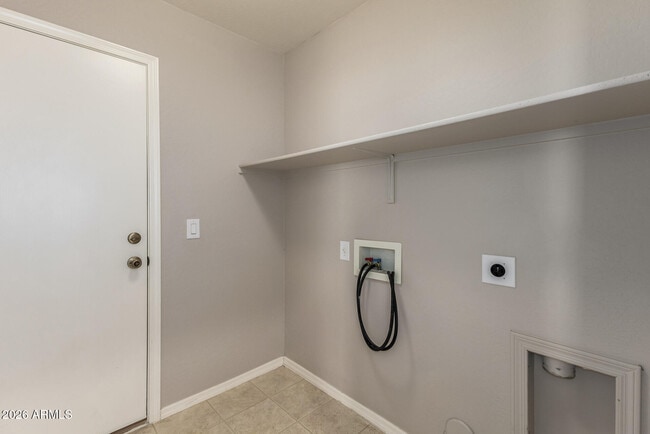 Building Photo - 3956 E Maplewood St