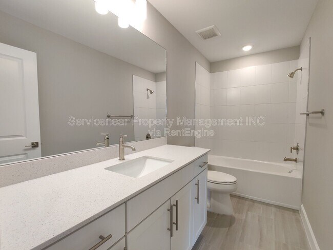 Building Photo - 6211 Baywood Ct