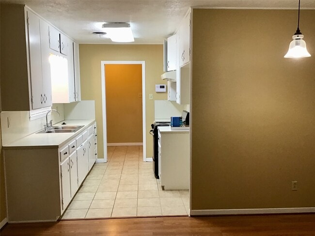 Building Photo - 1585 Auburn Dr