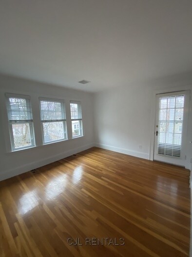 Building Photo - 66 Elm St