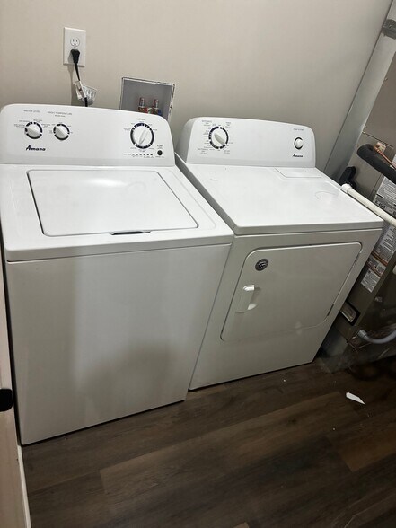 Building Photo - 826 W 29th St