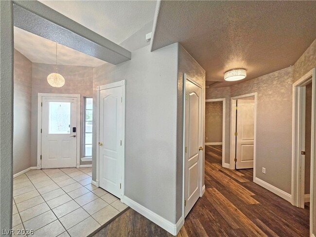 Building Photo - 3630 E Vineyard Dr