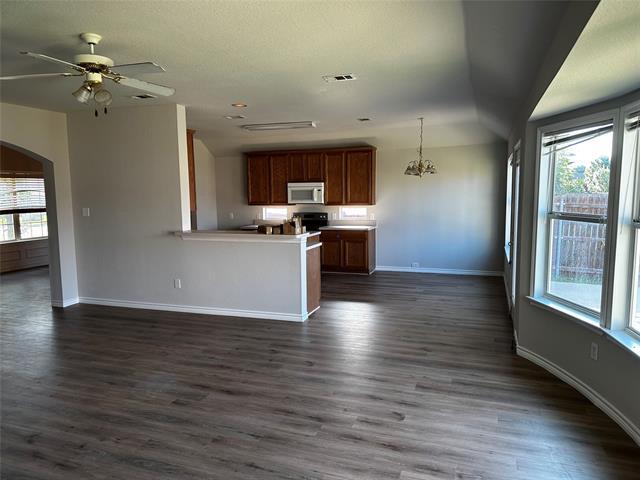 Building Photo - 2512 Clubhouse Dr