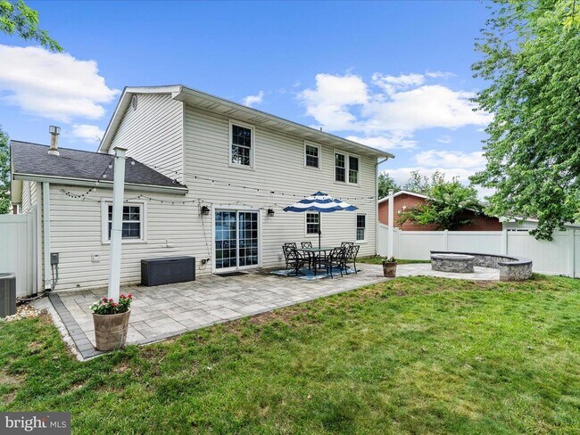 Building Photo - 7896 Pavilion Dr