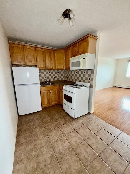 Building Photo - 1168 Main St