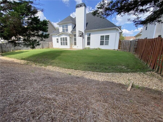 Building Photo - 675 Millbrook Village Dr