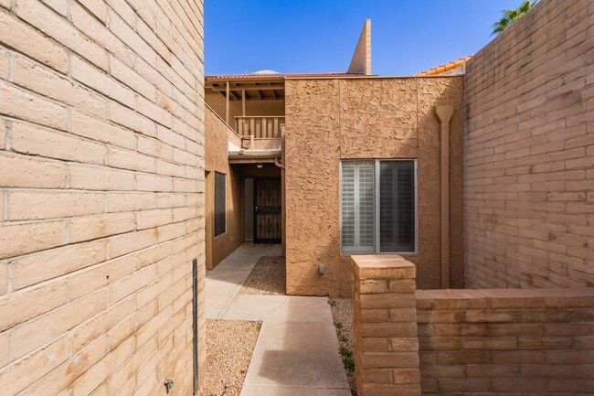 Building Photo - Charming 3-Bedroom Mid-Century Gem in the ...