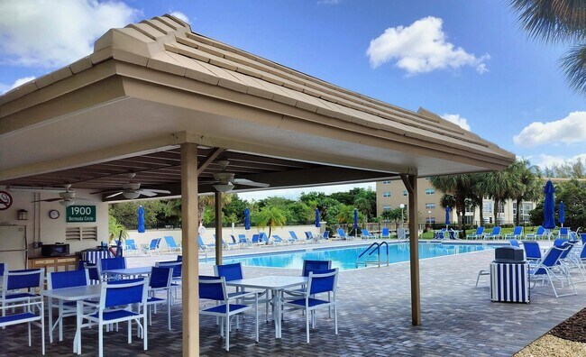 Building Photo - 1904 Bermuda Cir