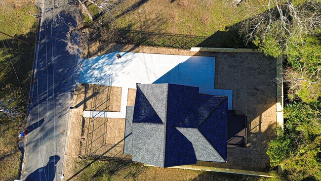 Building Photo - 2813 Mead Rd