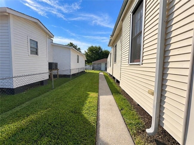 Building Photo - 442 Friscoville Ave