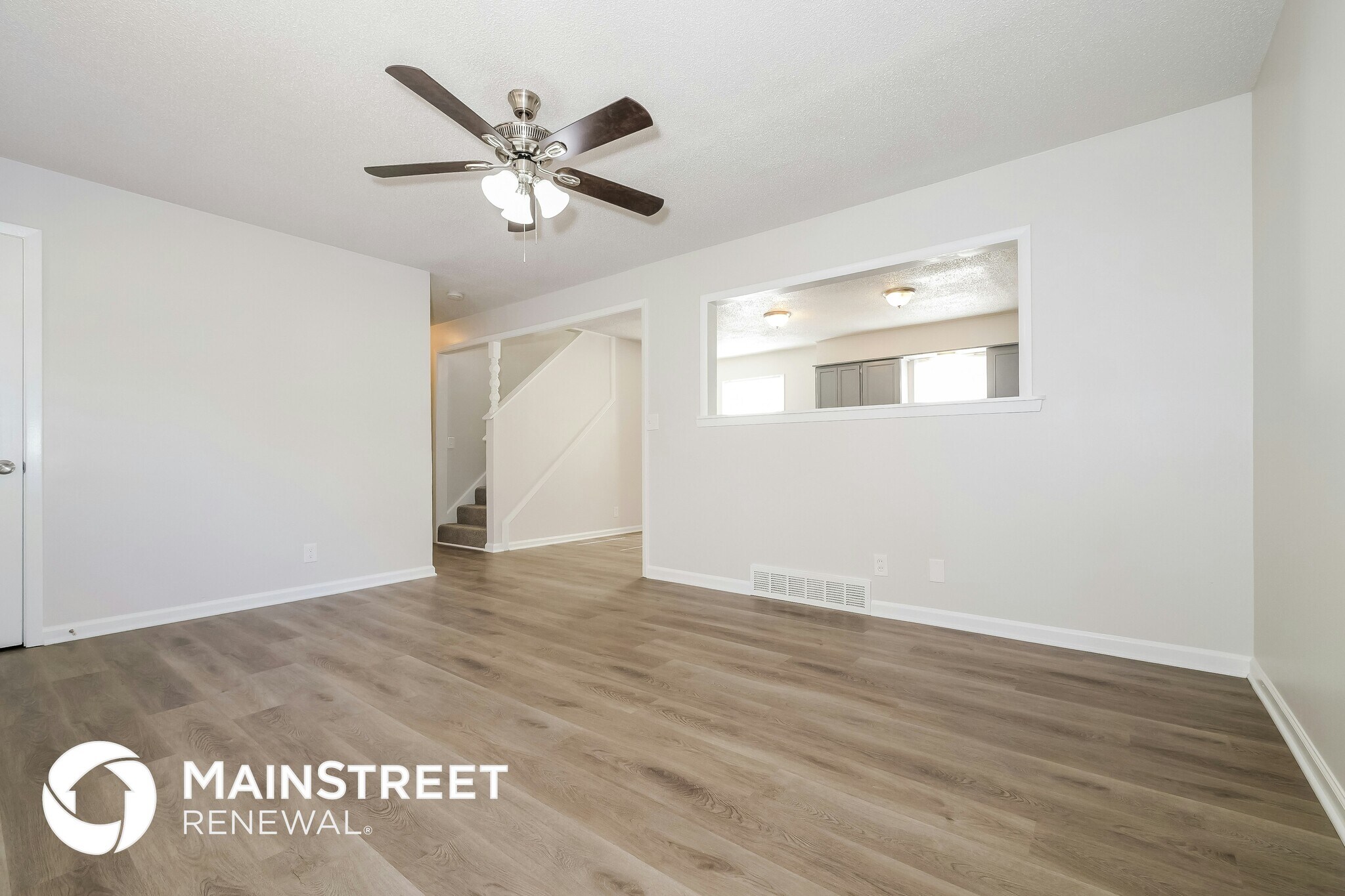 Building Photo - 403 E 9th St