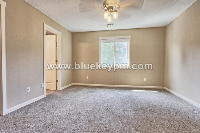 Building Photo - 9517 NE 73rd St