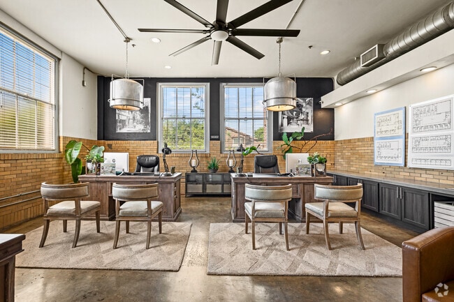 Primary Photo - The Landmark