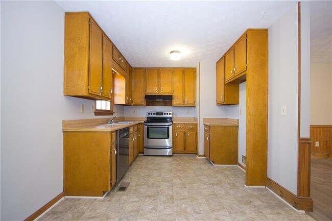 Building Photo - 2420 Green Rd