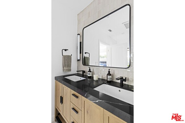 Building Photo - 1772 Orange Grv Ave