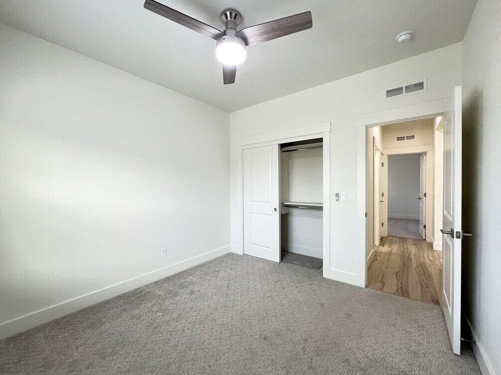 Building Photo - 2370 W Herron Ridge Dr