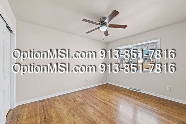 Building Photo - Spacious & Updated Duplex Near Downtown Overland Park!