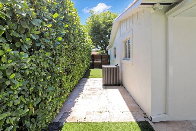 Building Photo - 8975 SW 83rd St