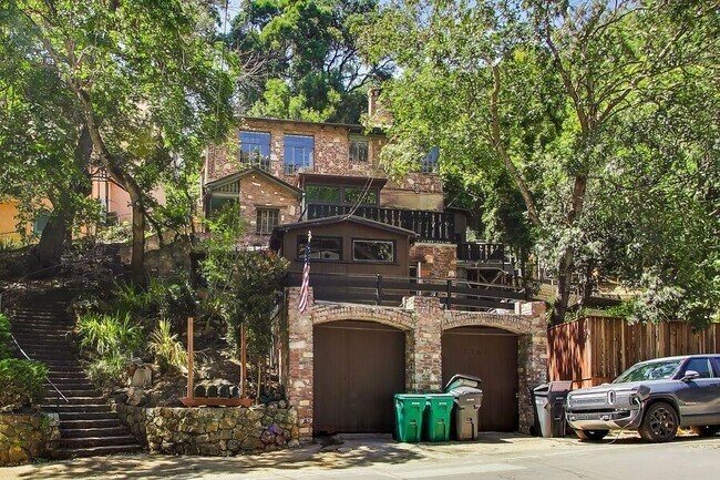 Building Photo - 7361 Claremont Ave