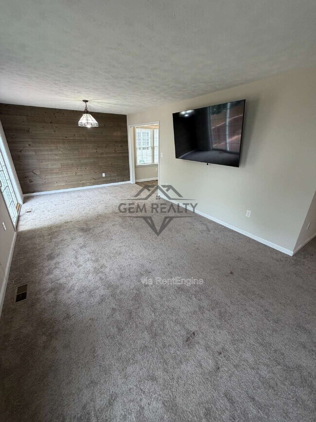 Building Photo - 313 3rd St