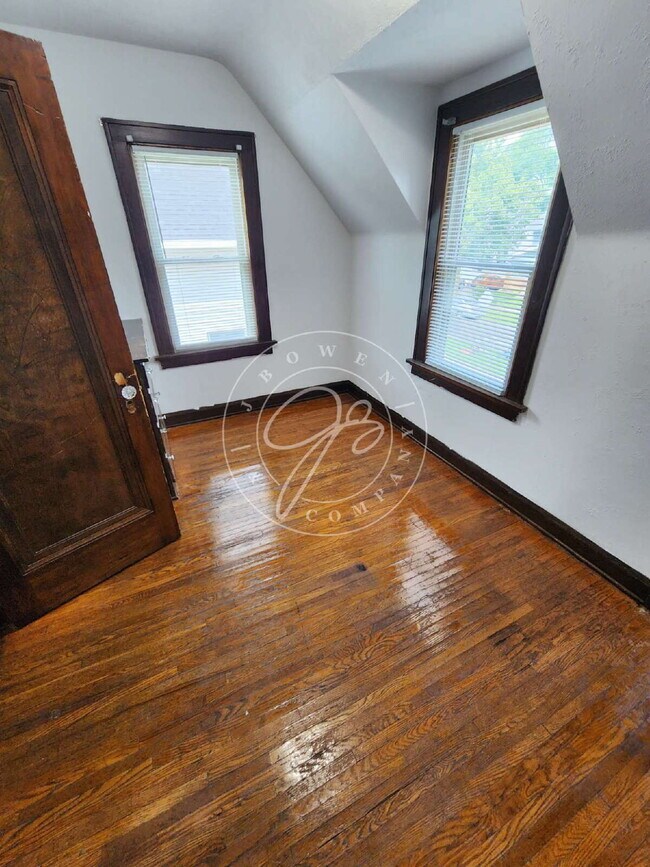Building Photo - 3 Bed / 2 Bath Home in West Toledo – Bonus...