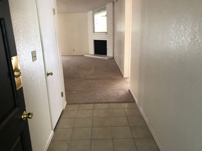 Building Photo - 4 Bedroom 2 Bath House for Rent