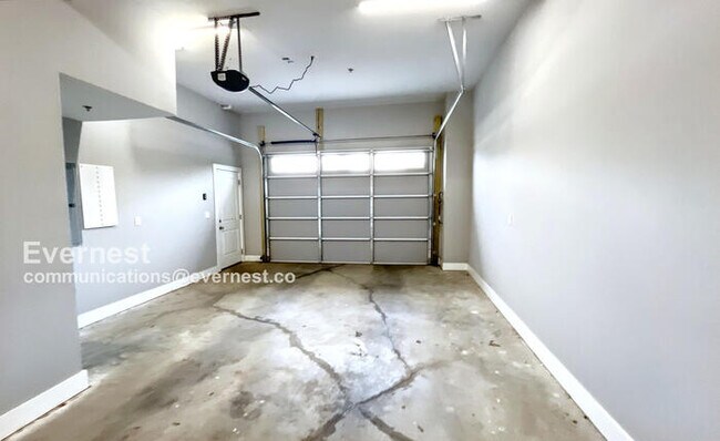 Building Photo - 1067 Montague Pl