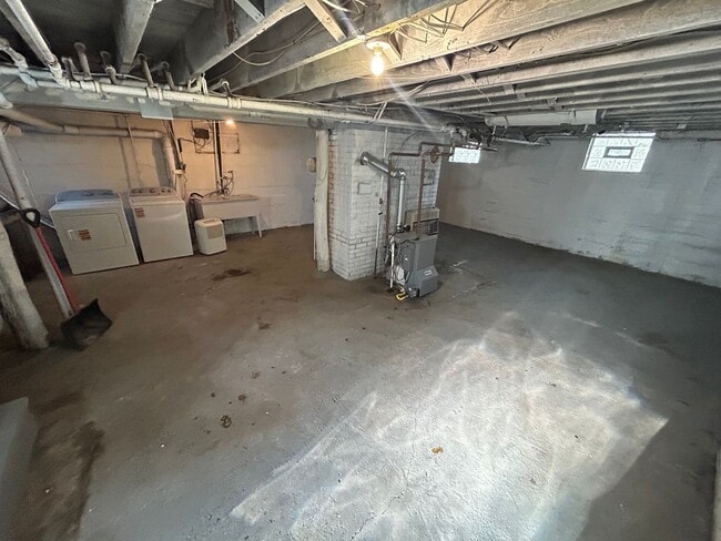 Building Photo - Private 3-Bedroom home in East Hills