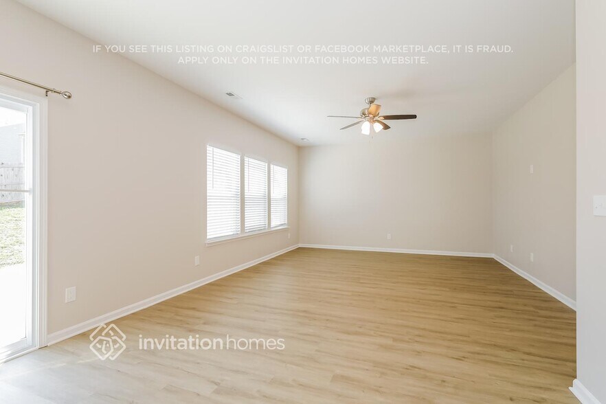 Building Photo - 1841 Swan Dr