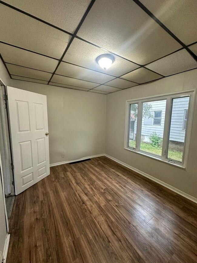 Building Photo - 3408 E 140th St