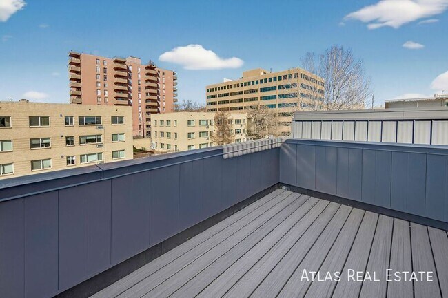 Building Photo - 830 Cherry St