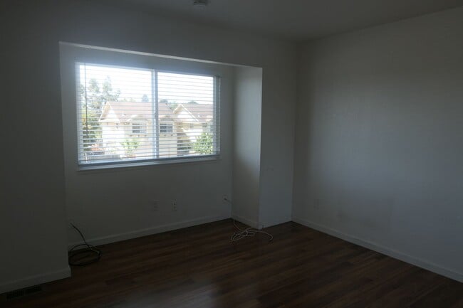 Building Photo - 69 Maranatha Dr