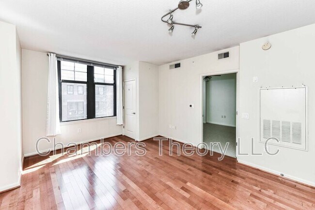 Building Photo - 1021 N Garfield St