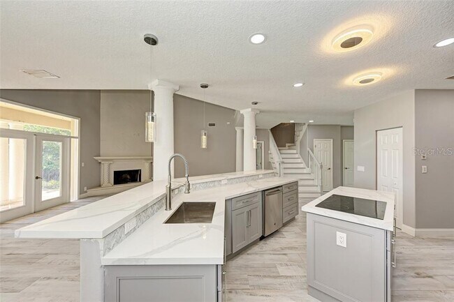 Building Photo - 1648 Bayshore Dr