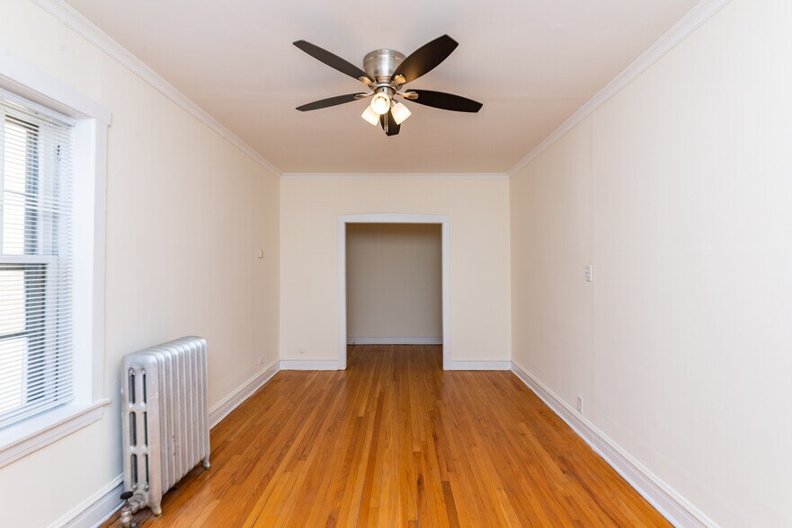 Building Photo - 2480 N Lincoln Ave