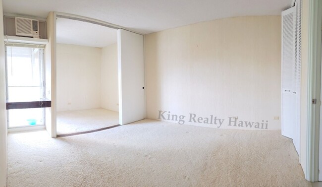 Building Photo - *VERY CLEAN 1 br / 1 bath w/Den(small offi...