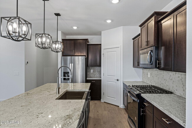 Building Photo - 16006 W Cottontail Ln