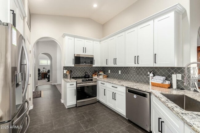 Building Photo - 10428 E Hercules Dr