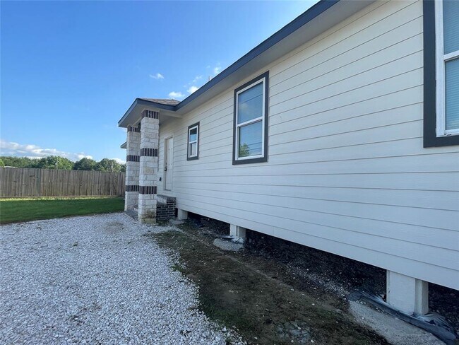 Primary Photo - 884 Rd 3550