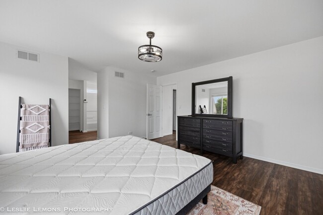 Building Photo - 6816 Twin Falls Dr