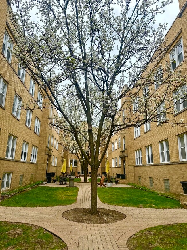 Building Photo - 1334 W Estes Ave