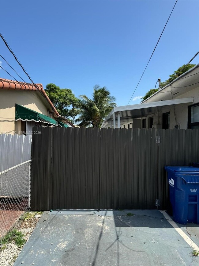 Building Photo - 7360 SW 21st St