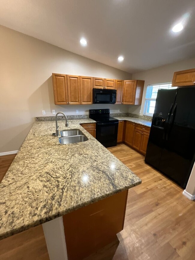 Building Photo - Citrus Springs - 2 bedroom 2 bath duplex