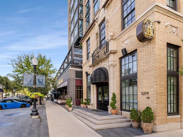 Building Photo - 2015 N Prairie Ave