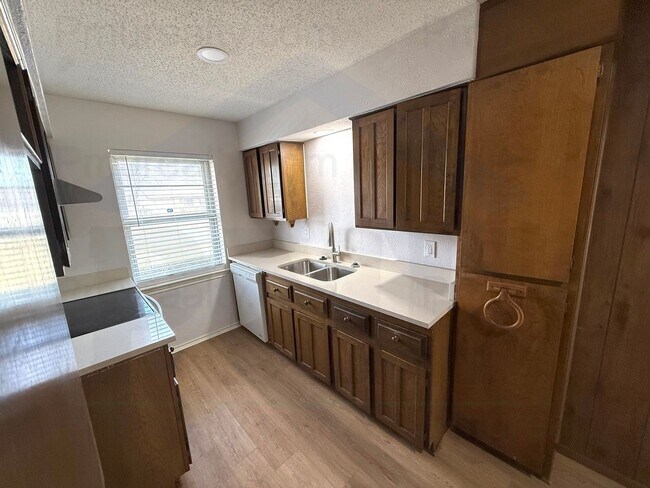 Building Photo - AVAILABLE NOW!!! Lovely 3-Bedroom 1.5-Bathroom in Duncanville - Two blocks from the Duncanville H...