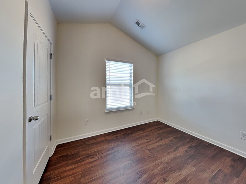 Building Photo - 147 Biscayne Terrace