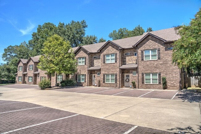 Building Photo - Heisman Villas: End Unit with Parking & Pr...