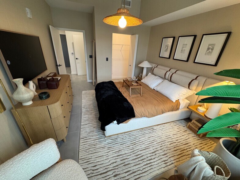 Building Photo - 122 NE 23rd St