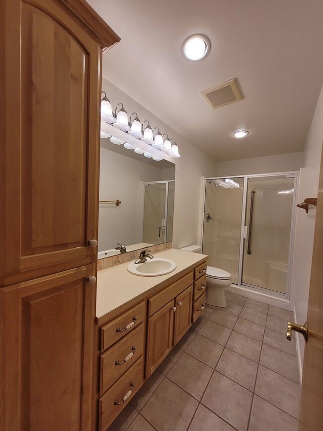 Building Photo - Fully Furnished Cottage 1 Bedroom - Marine Dr